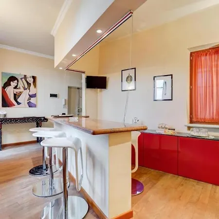 Penthouse Close To S Peter Basilica شقة